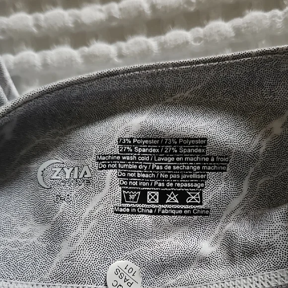 Zyia Gray Marble Leggings - Picture 3 of 3